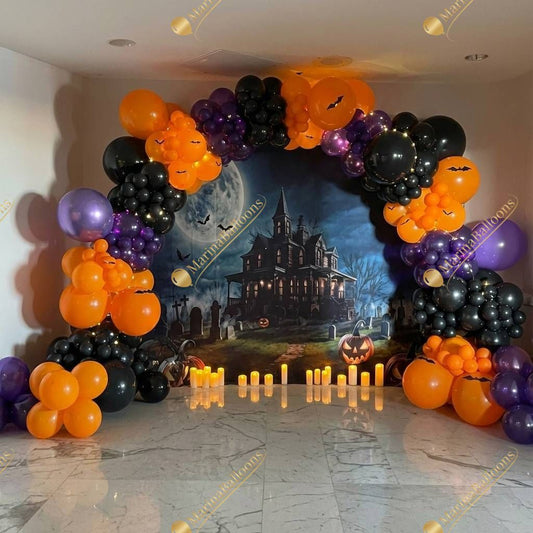 A bold and spooky backdrop with a full balloon arch in iconic Halloween colors. Designed to create dramatic photos and set the perfect festive mood.